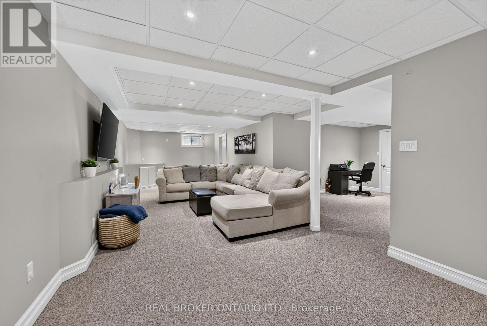 35 BLOOM CRESCENT - Image 27