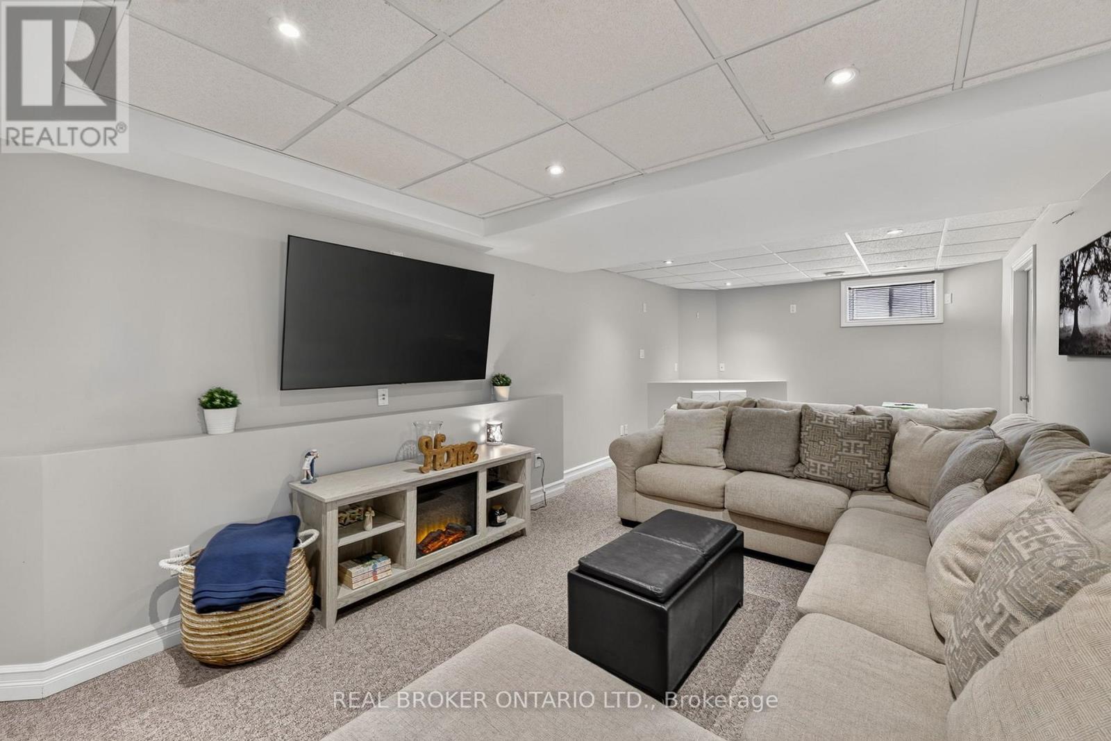 35 BLOOM CRESCENT - Image 28