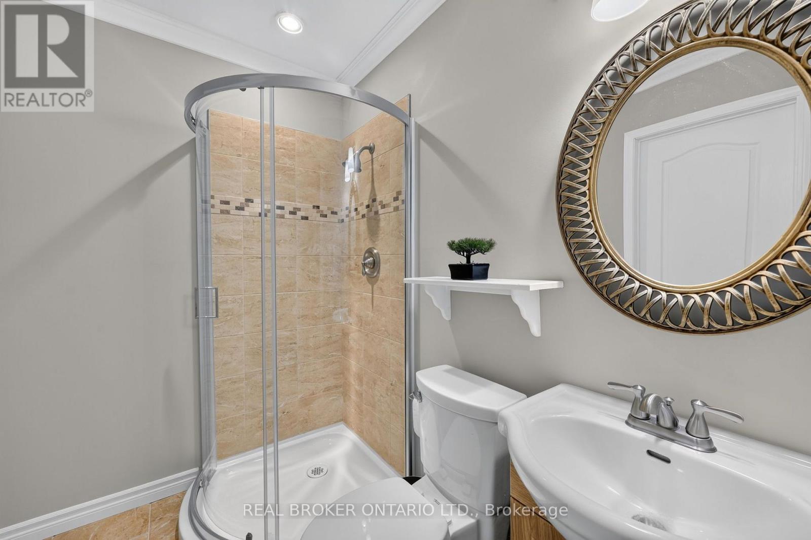 35 BLOOM CRESCENT - 32