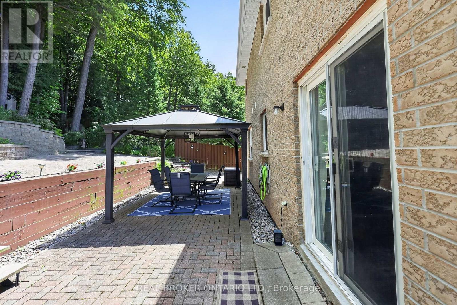 35 BLOOM CRESCENT - 33