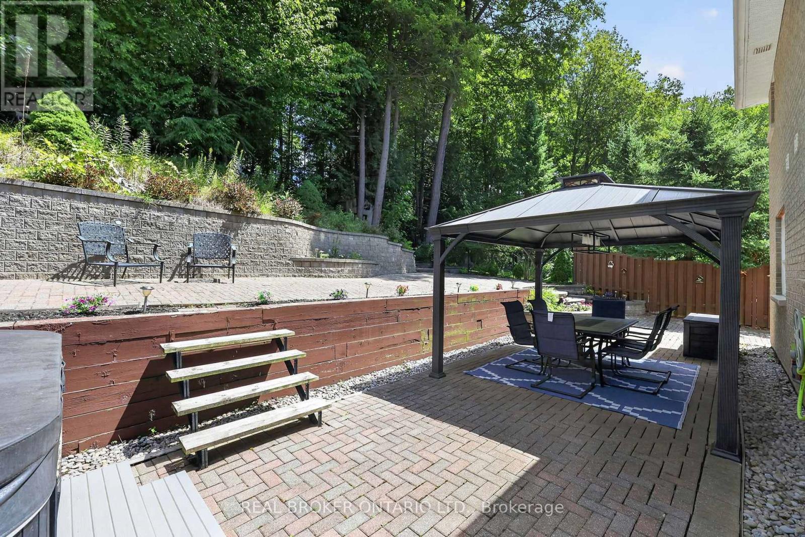 35 BLOOM CRESCENT - 34