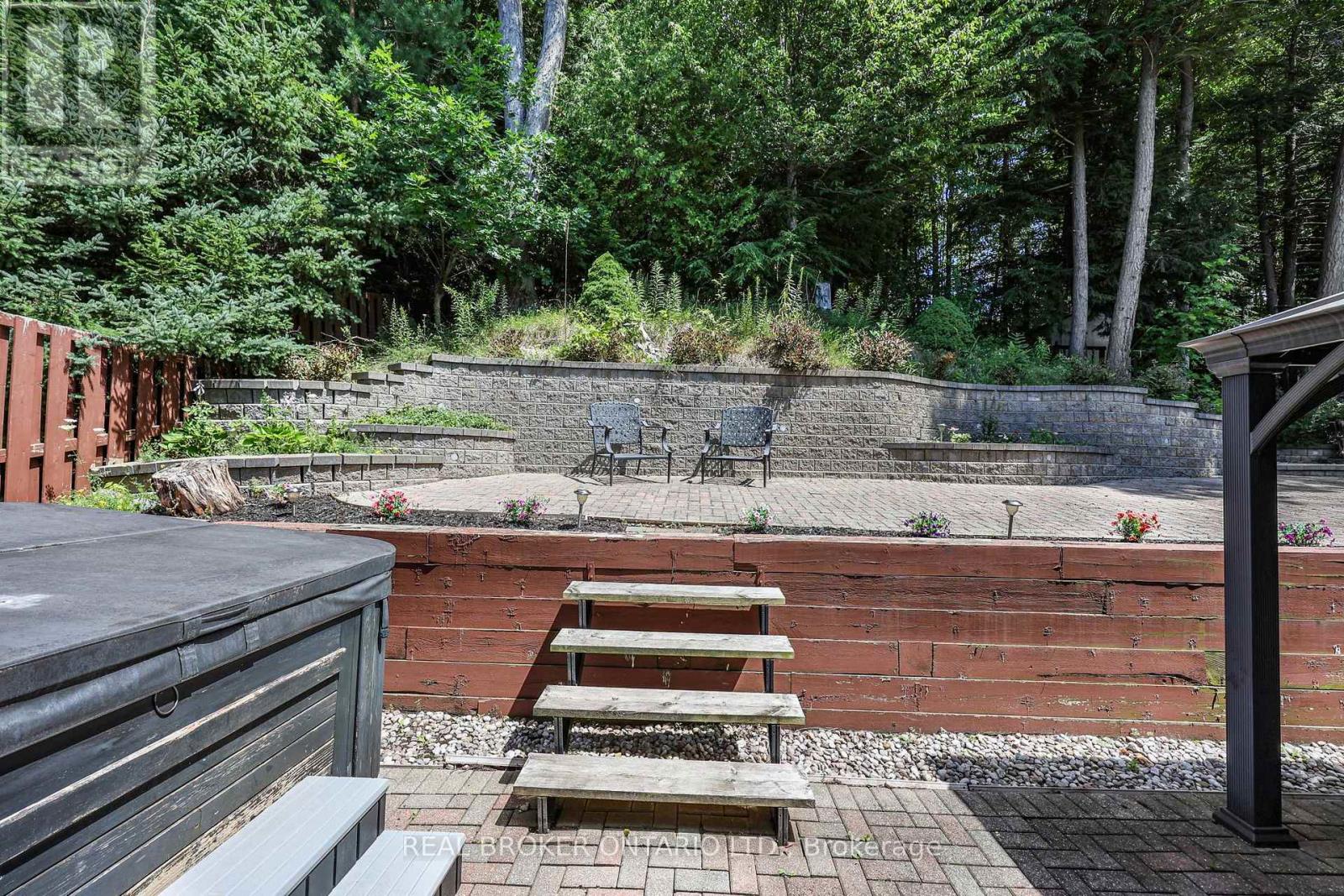 35 BLOOM CRESCENT - Image 35
