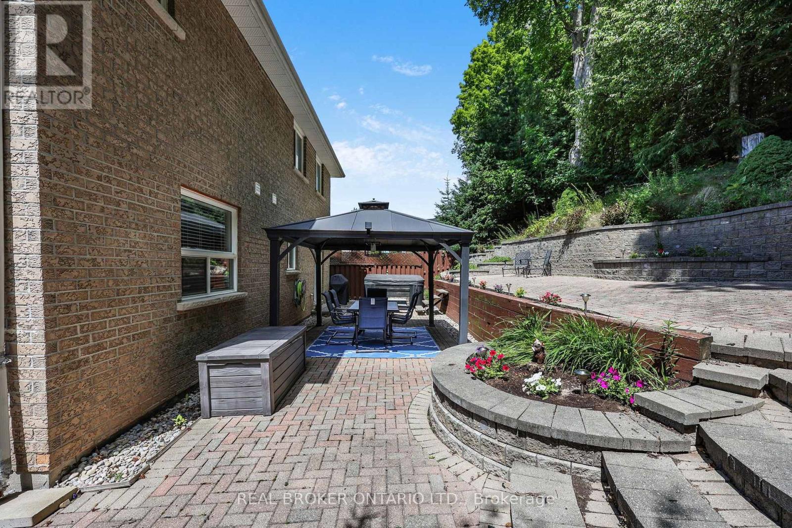 35 BLOOM CRESCENT - 36