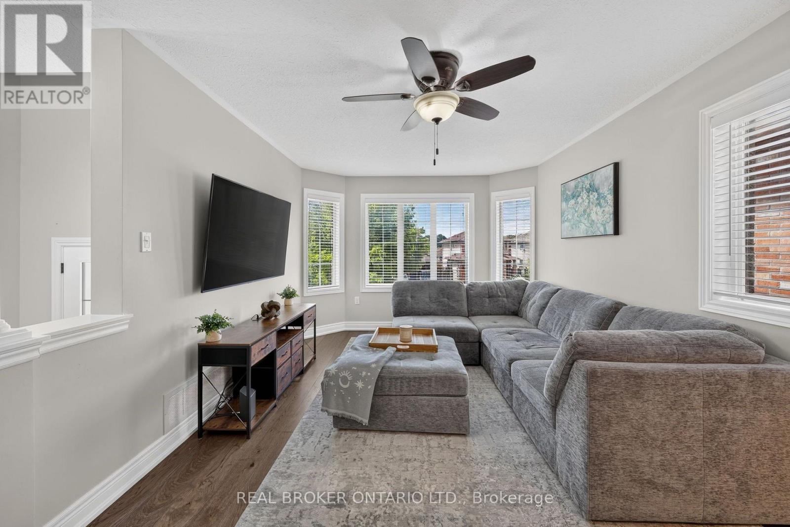 35 BLOOM CRESCENT - Image 5