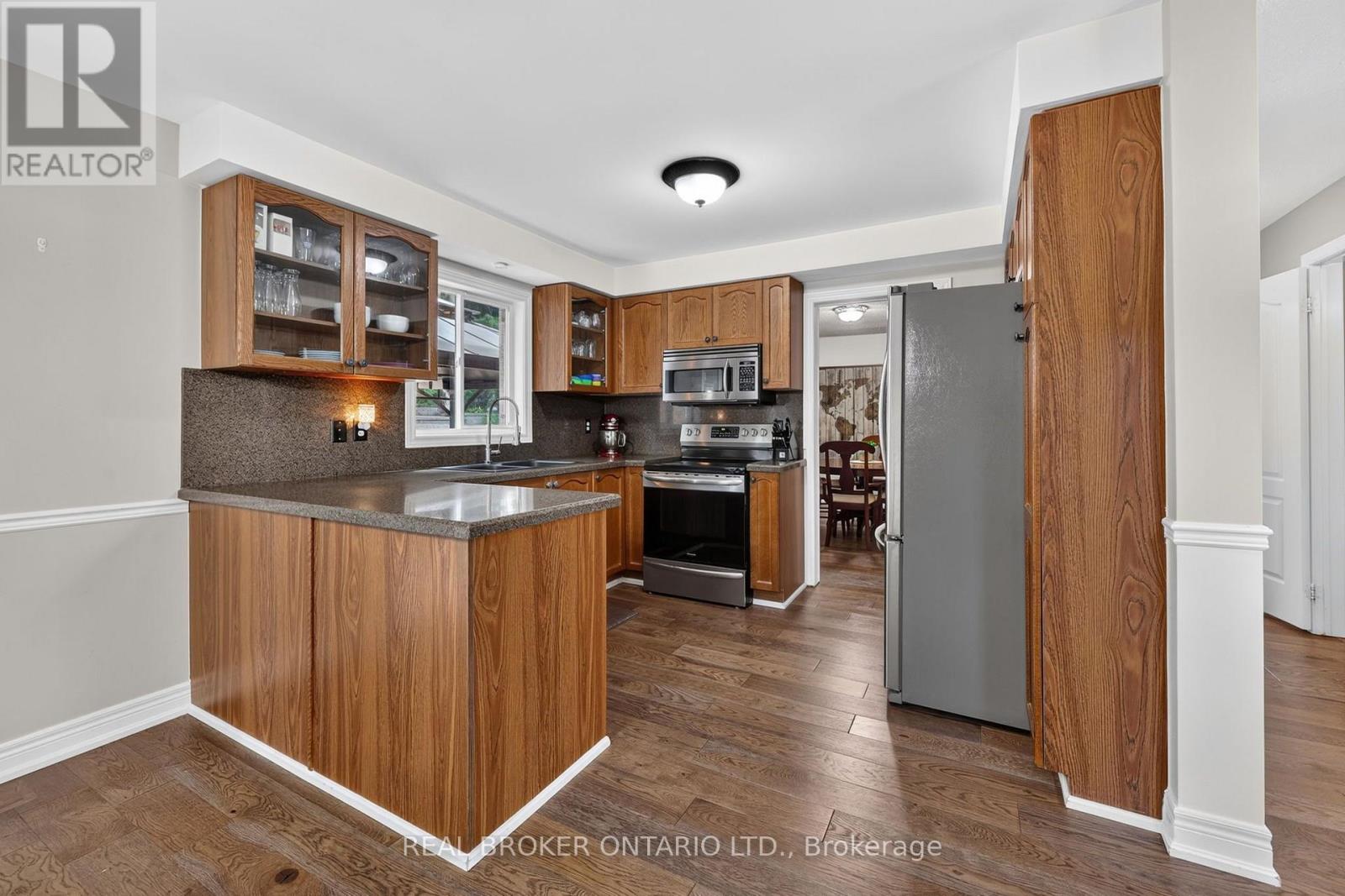 35 BLOOM CRESCENT - 8