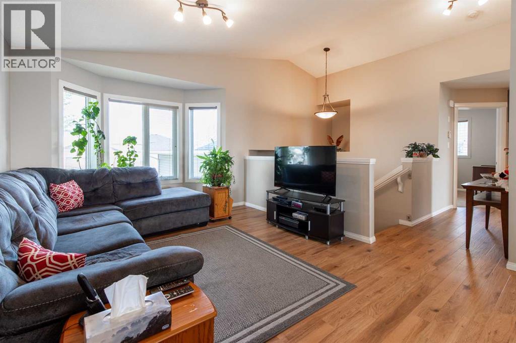 195 Mt Sundial Court W - Image 4