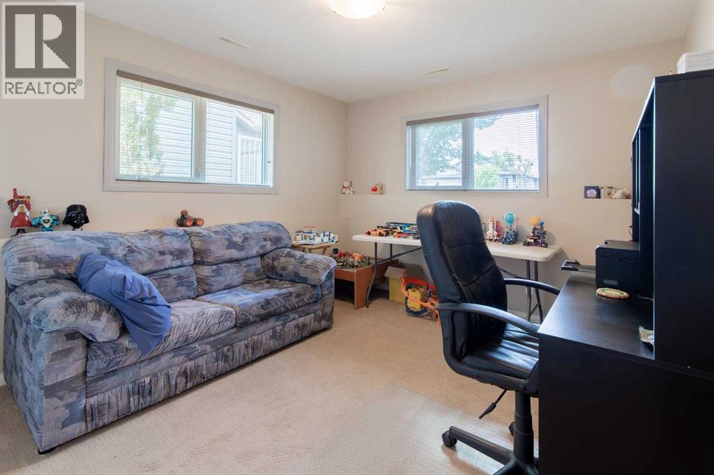 195 Mt Sundial Court W - Image 23