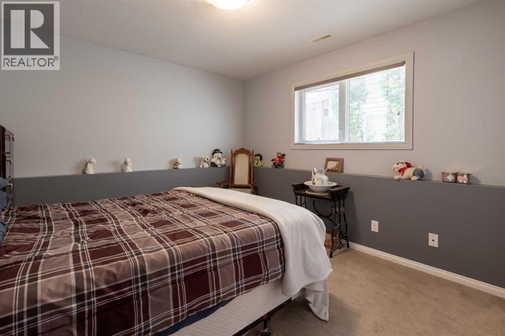 195 Mt Sundial Court W - Image 25