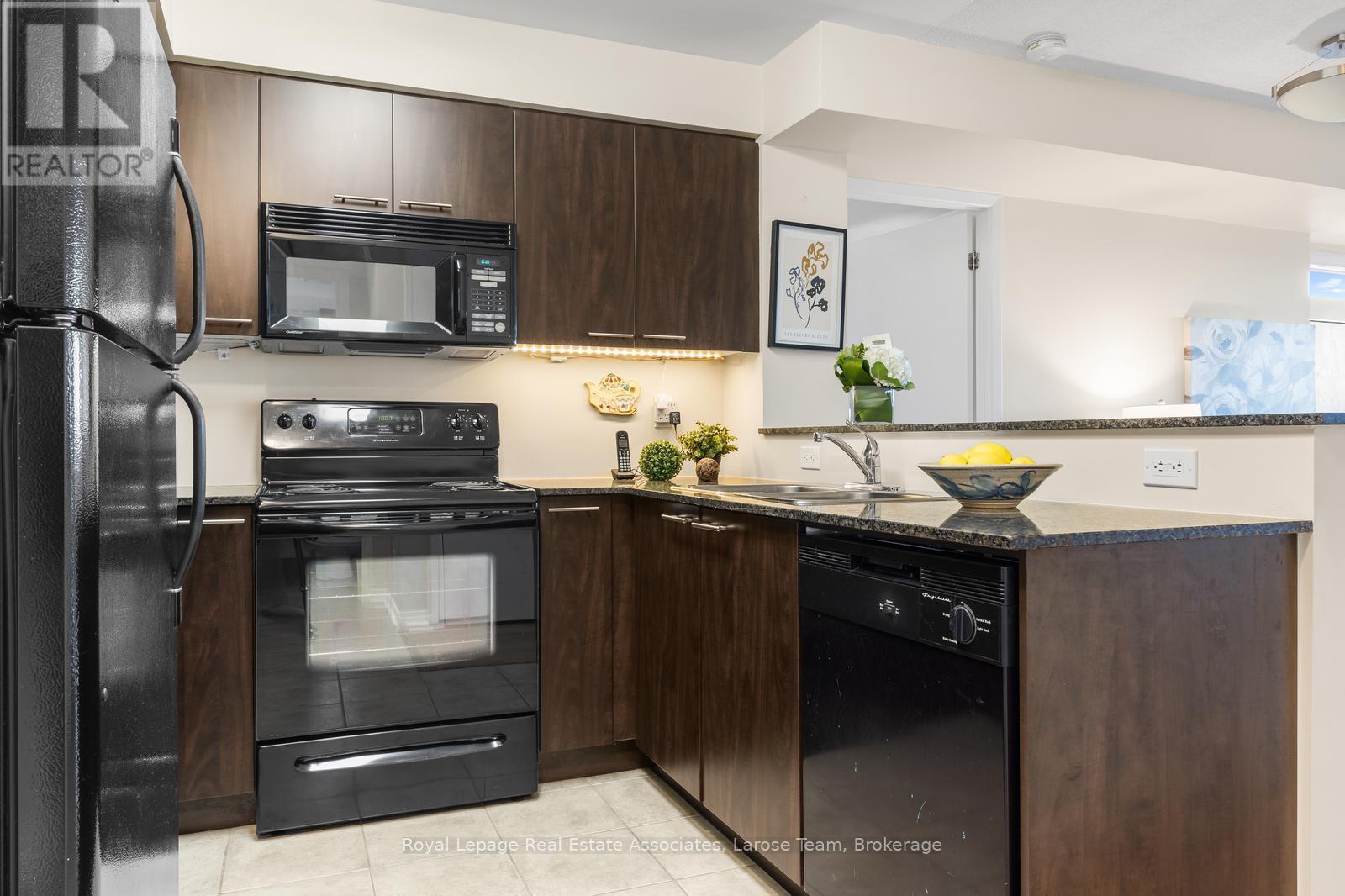 #611 1050 THE QUEENSWAY - Image 11
