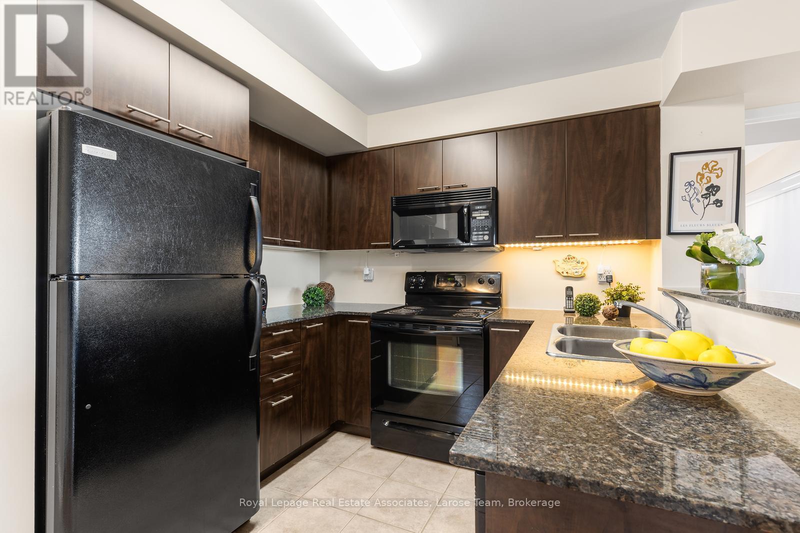 #611 1050 THE QUEENSWAY - Image 12