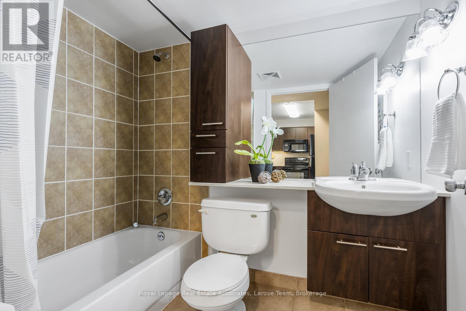 #611 1050 THE QUEENSWAY - Image 16