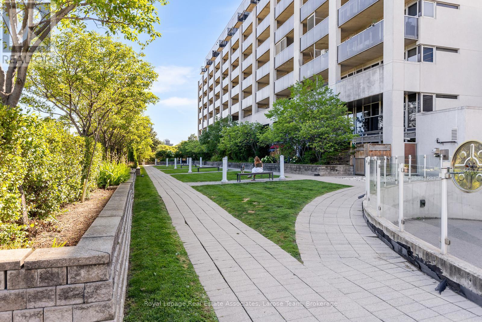 #611 1050 THE QUEENSWAY - 25