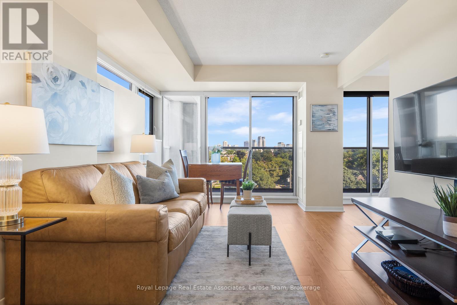 #611 1050 THE QUEENSWAY - Image 3