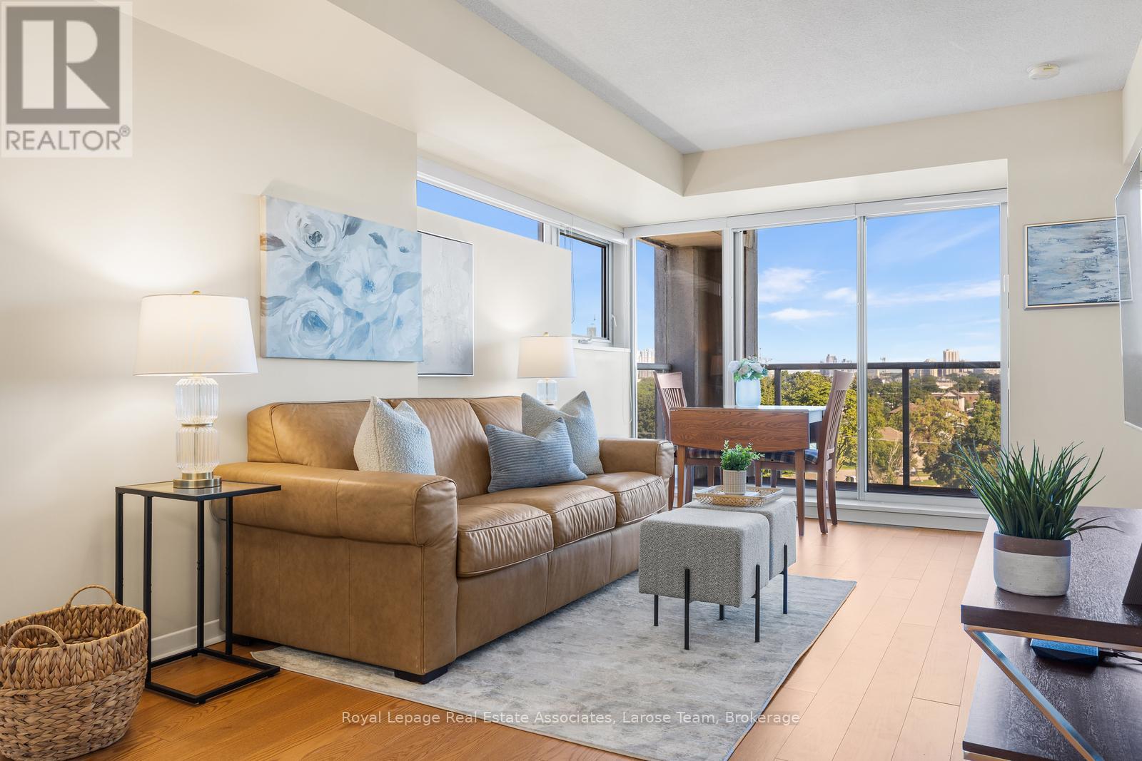 #611 1050 THE QUEENSWAY - Image 4