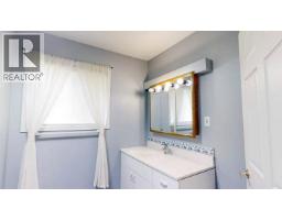 15 Chinook Crescent W, Claresholm, AB T0L0T0 Photo 13