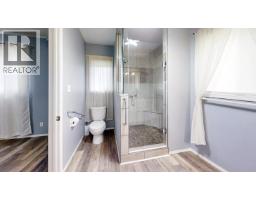 15 Chinook Crescent W, Claresholm, AB T0L0T0 Photo 14