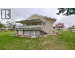 15 Chinook Crescent W, Claresholm, AB T0L0T0 Photo 24