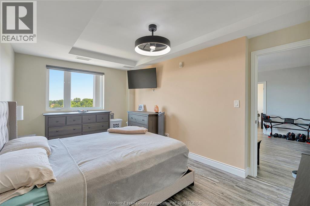 #705 1675 BANWELL ROAD - 19