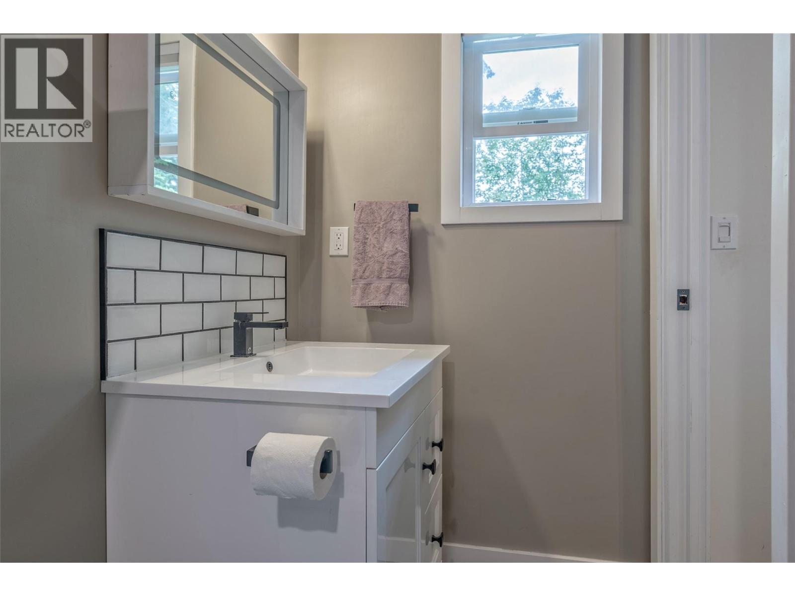 3286 Upper McLeod Road - 21