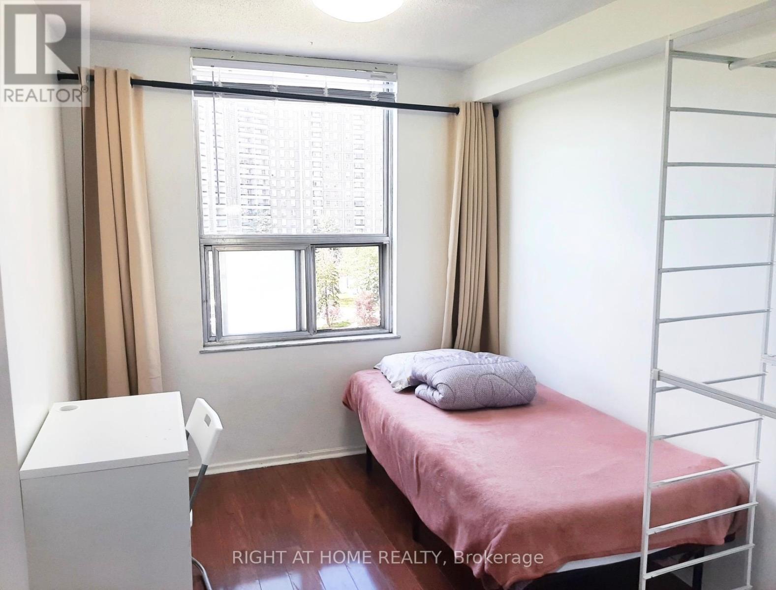 #1008 20 EDGECLIFF GOLFWAY - 18
