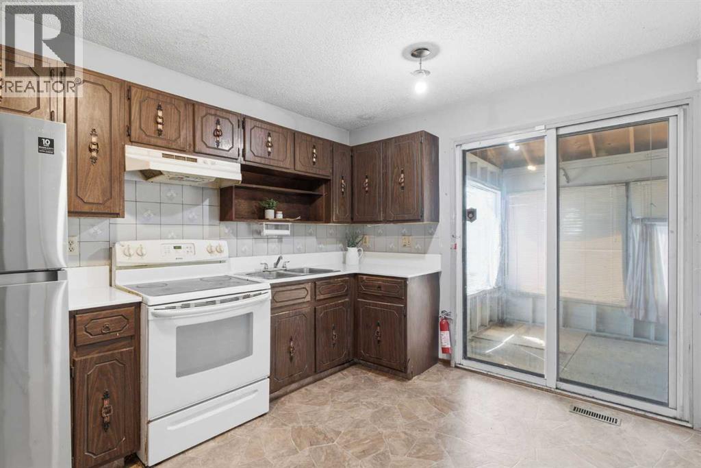 56 Pinecliff Close NE - 11