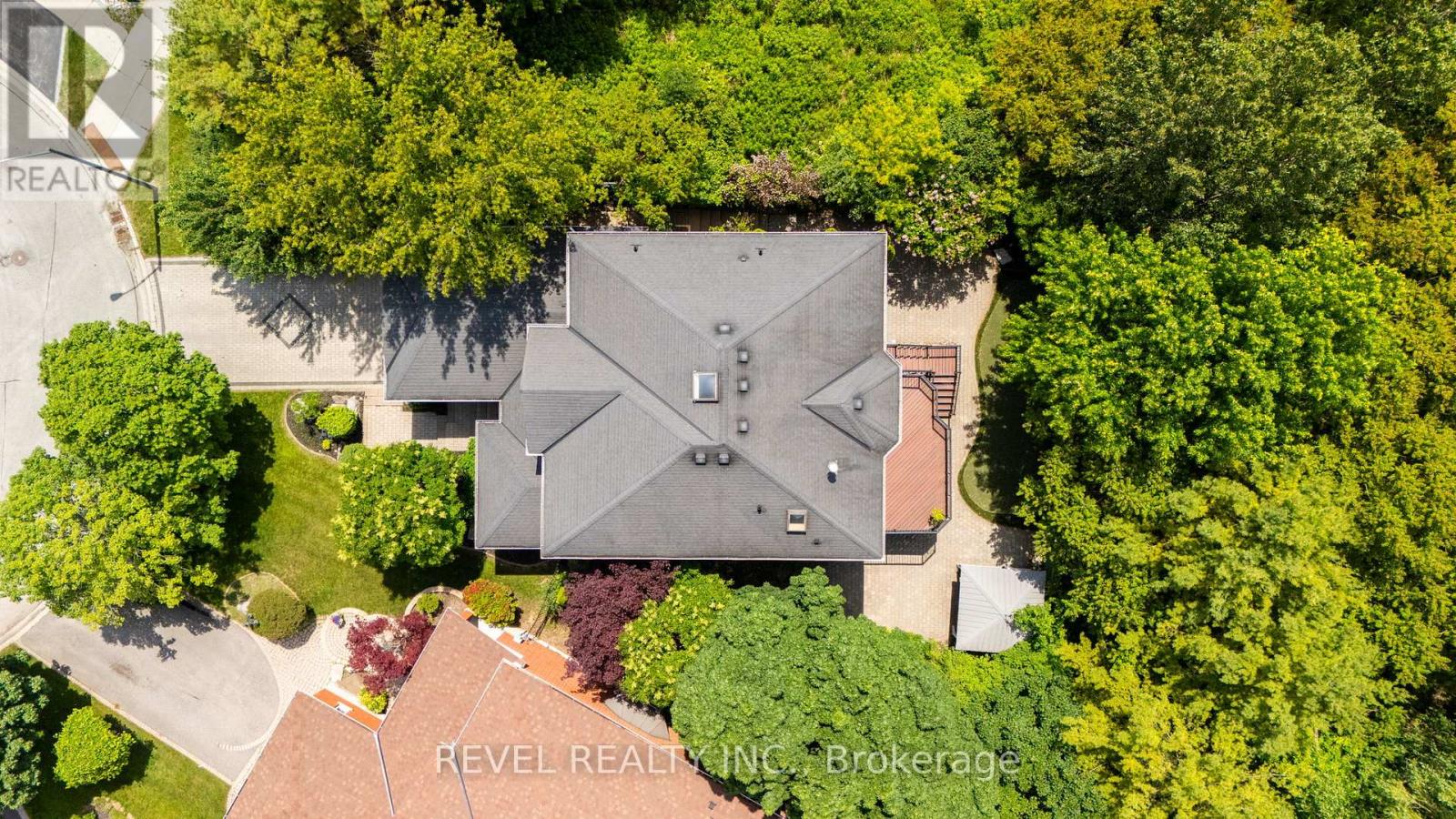 7 CALLANDER COURT - 48