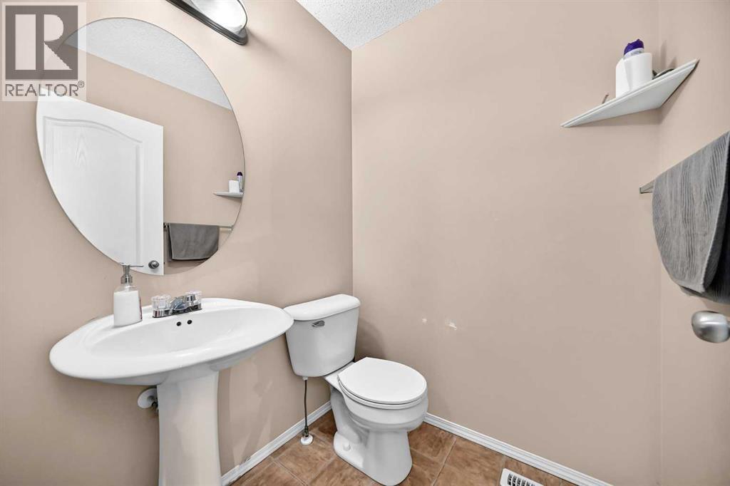 18 Taralake Gardens NE, Taradale, Calgary photo 5