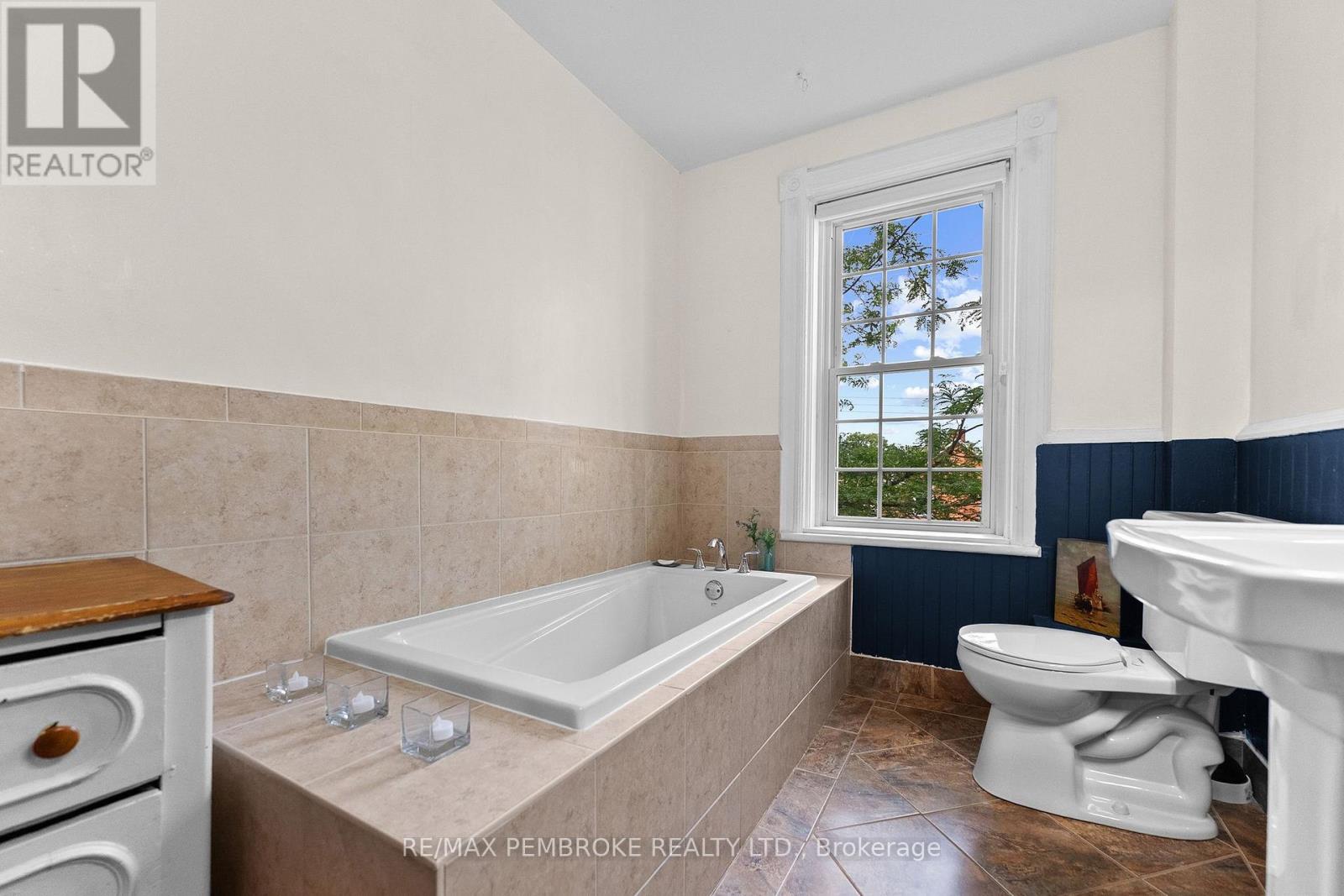 233 CATHERINE STREET - 37