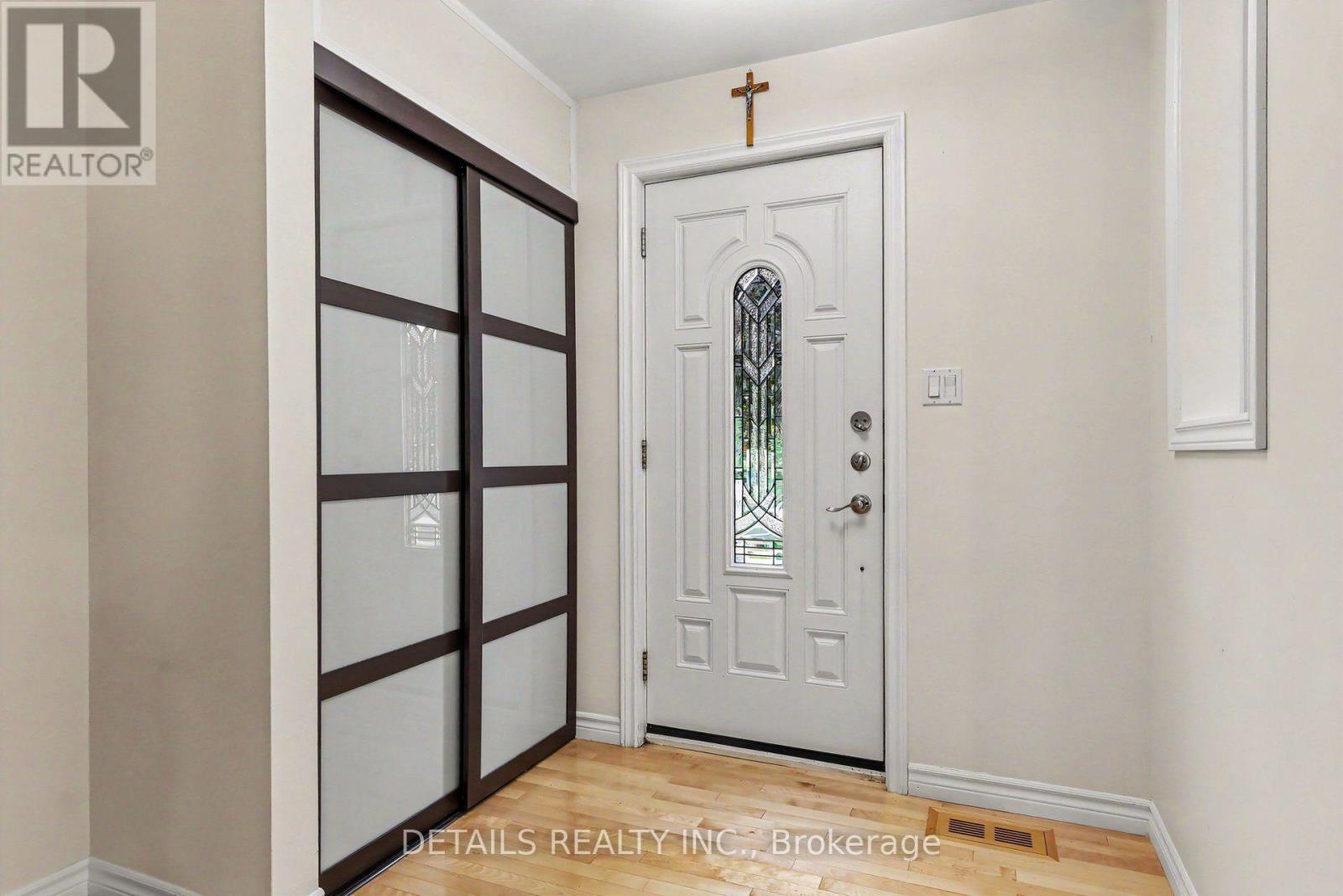2 CLARENCE COURT - Image 32