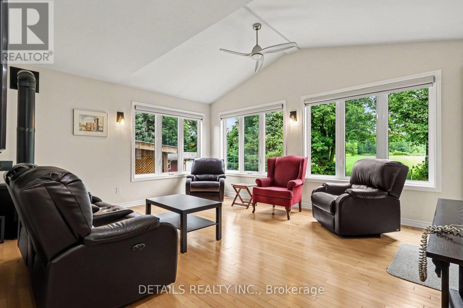 2 CLARENCE COURT - Image 7