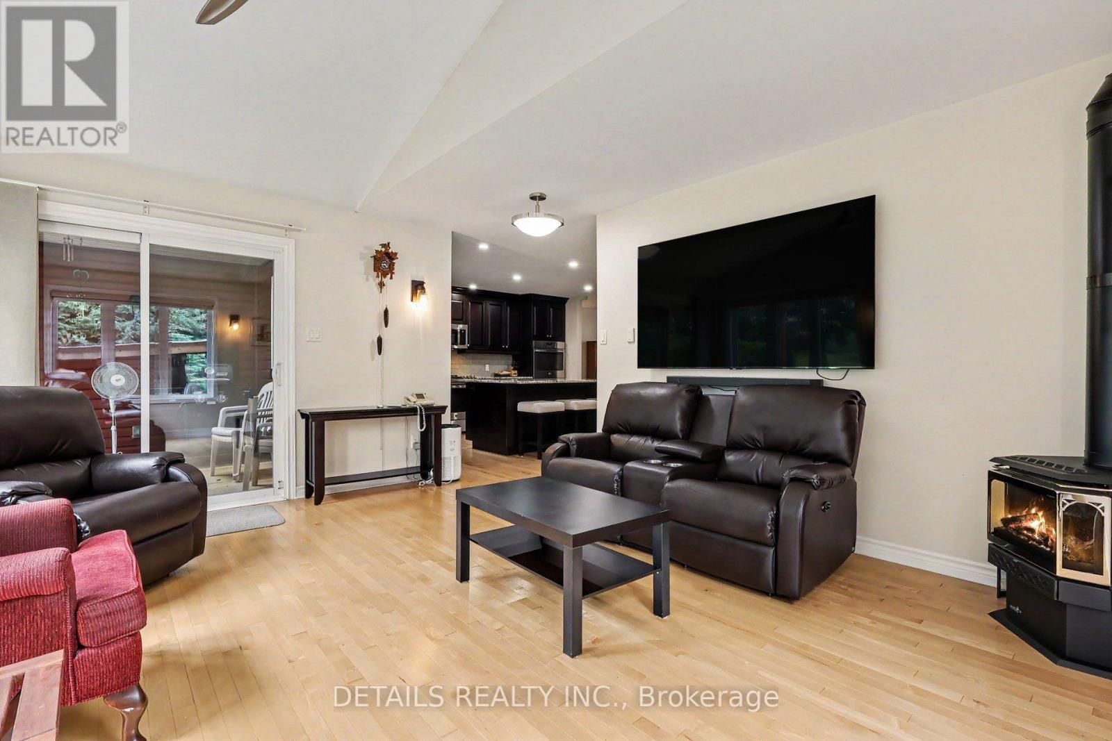 2 CLARENCE COURT - Image 8