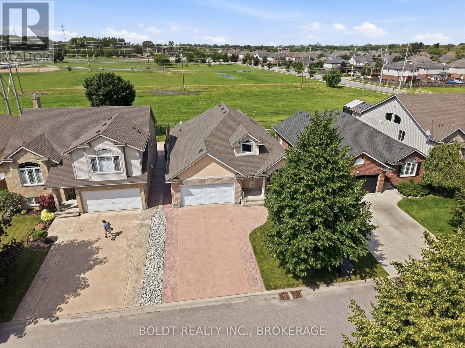 9 NICHOLAS DRIVE - Image 4