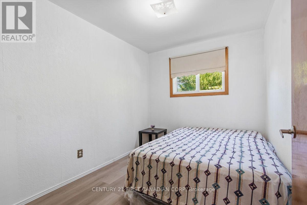 17 EDGEMERE CRESCENT - Image 8