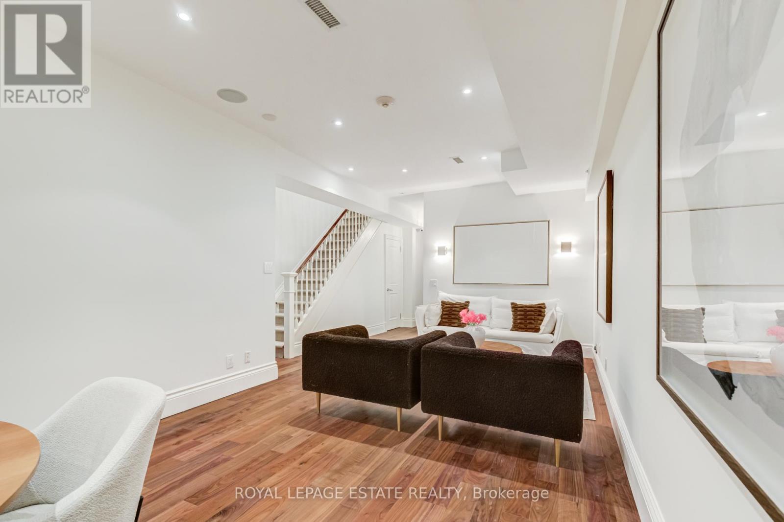 #1D 319 LONSDALE ROAD - 38