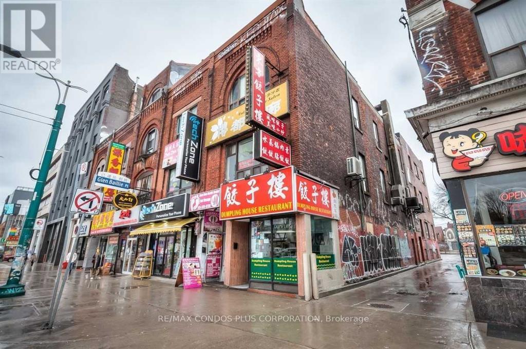 Photo of 324 Spadina Avenue