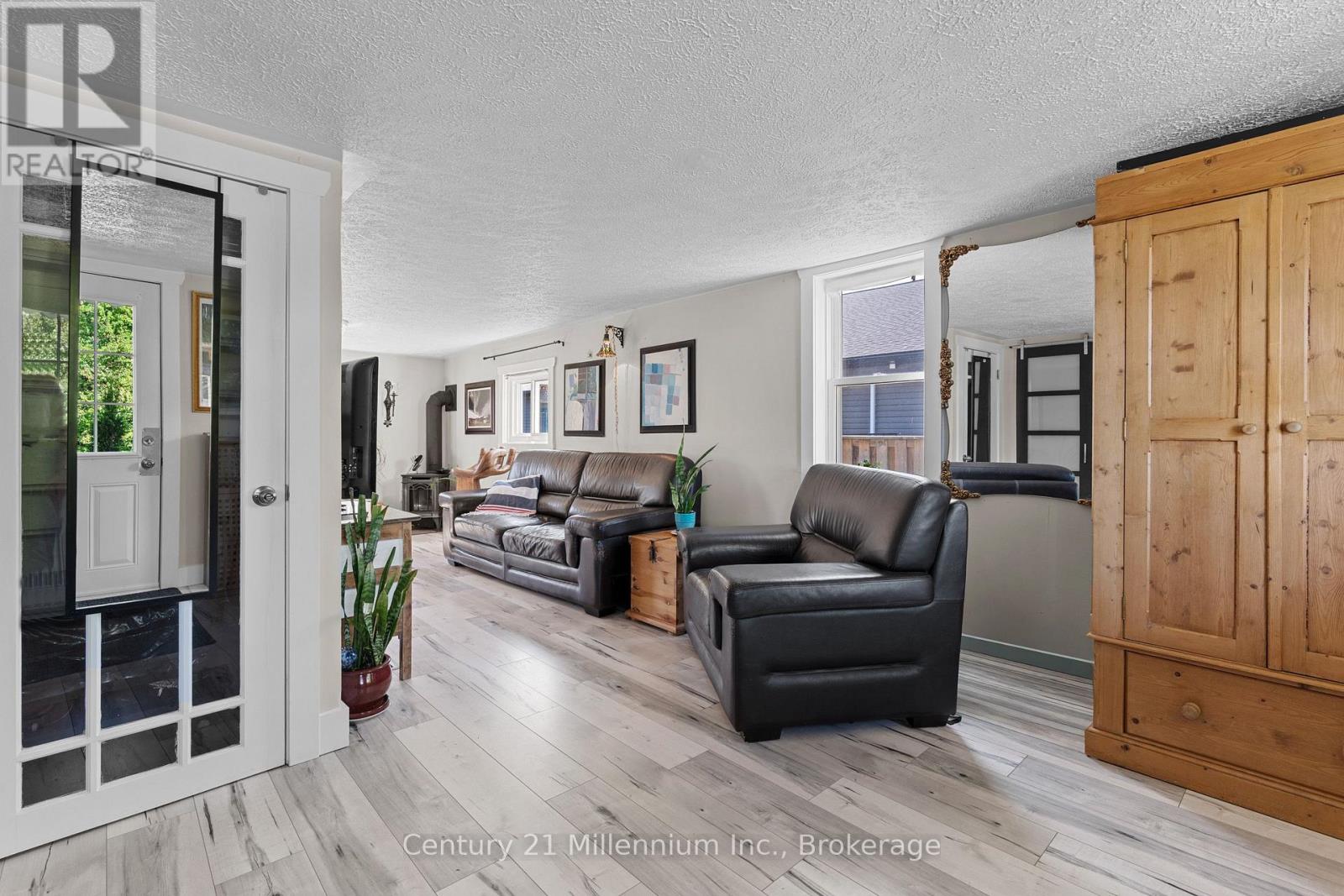 661 WATSON STREET - Image 17