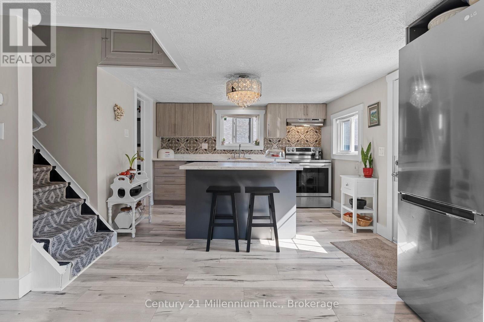 661 WATSON STREET - Image 19