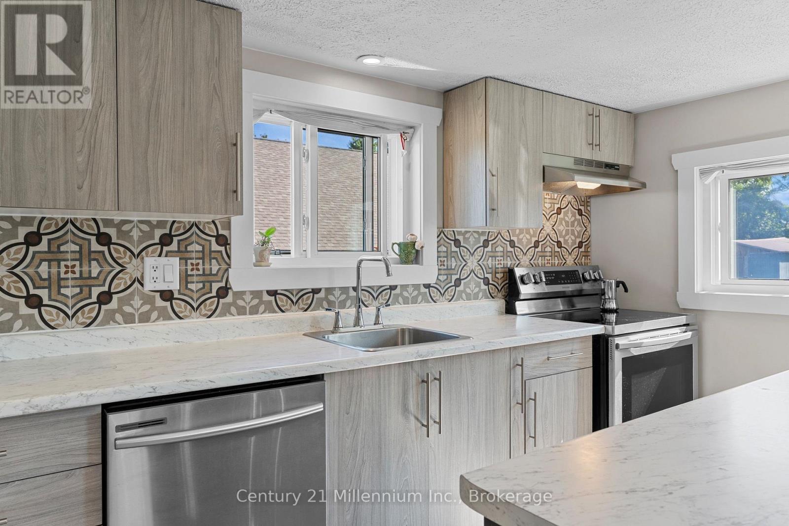 661 WATSON STREET - Image 22