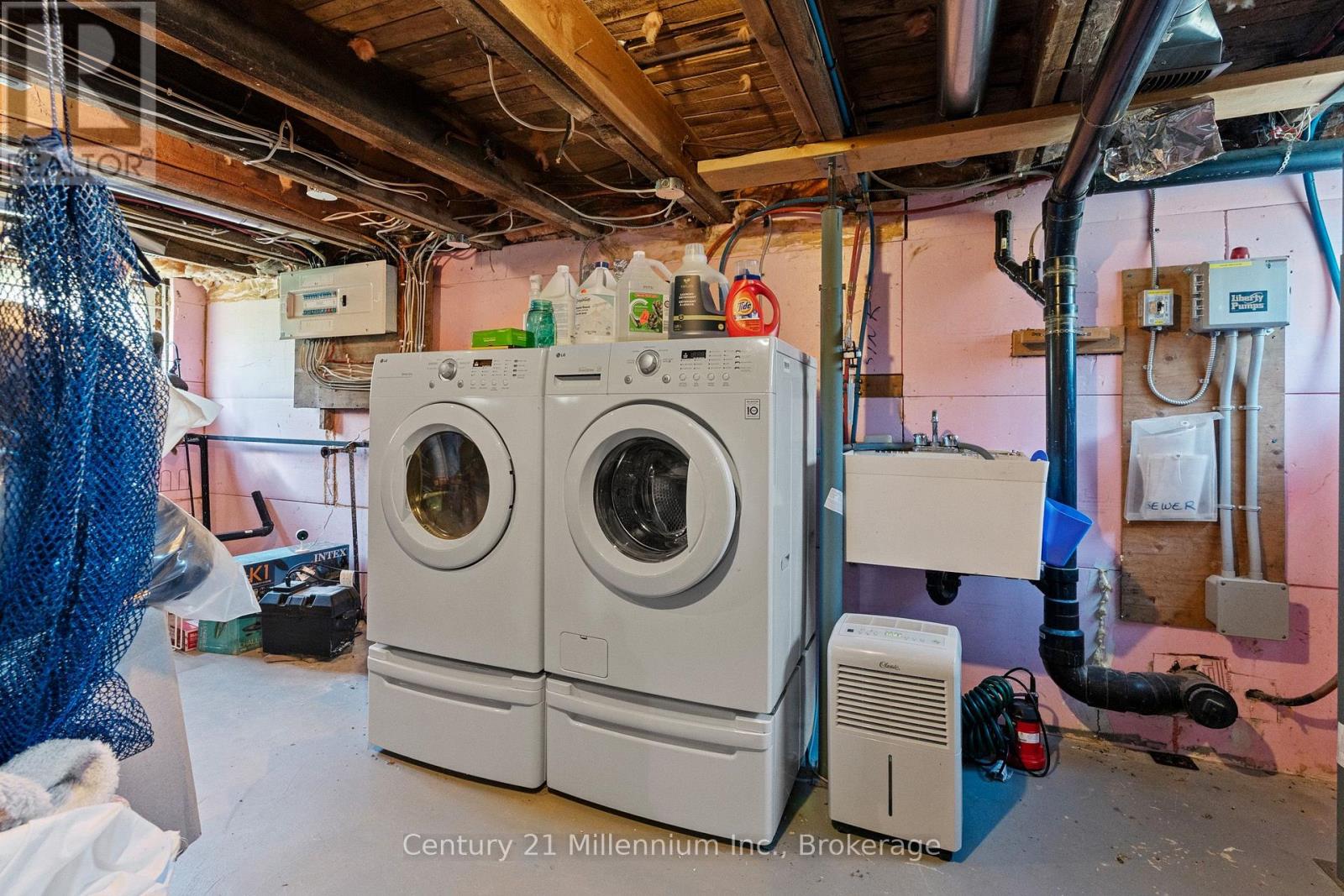 661 WATSON STREET - Image 28