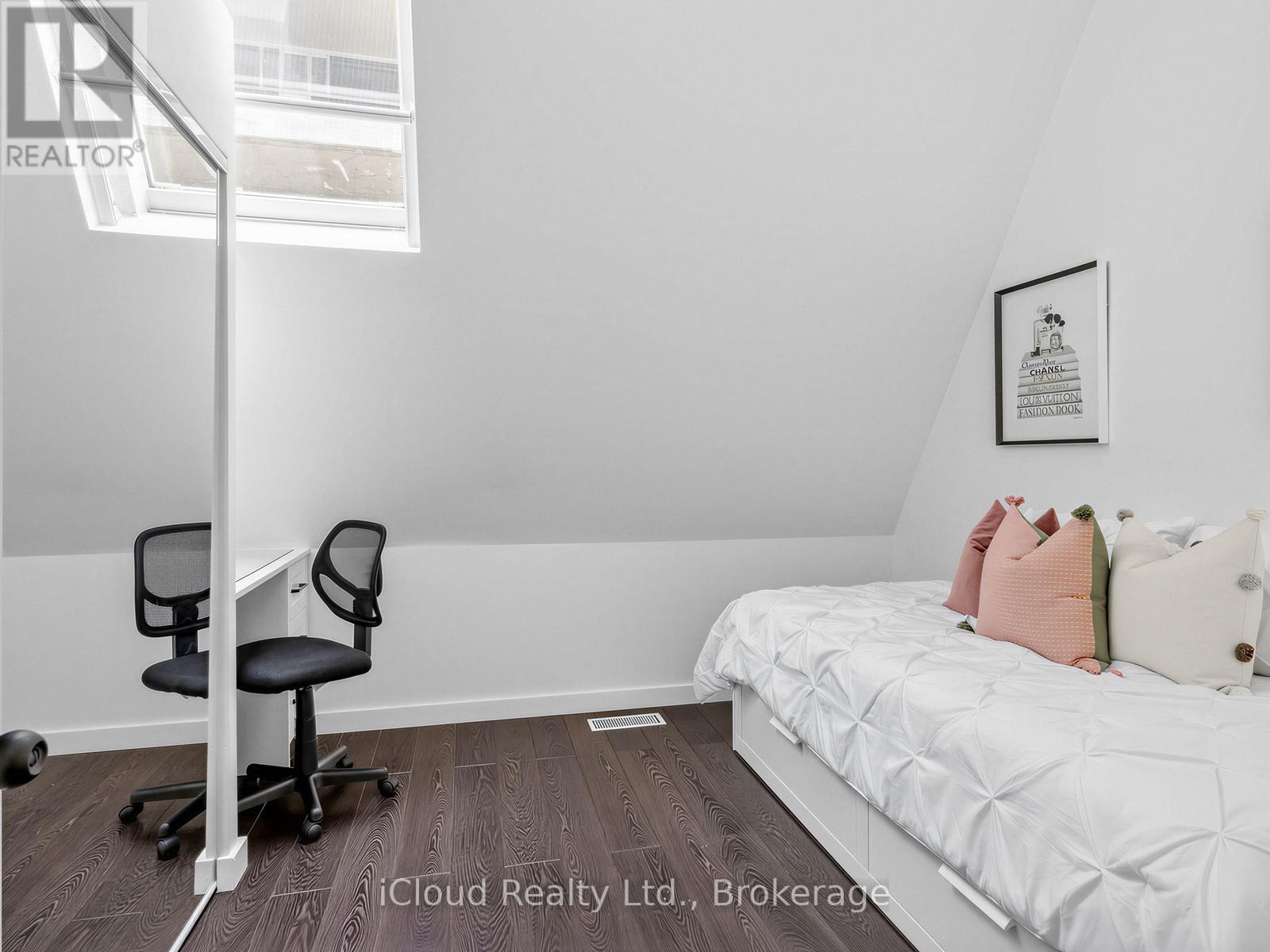 #244 201 CARLAW AVENUE - 23