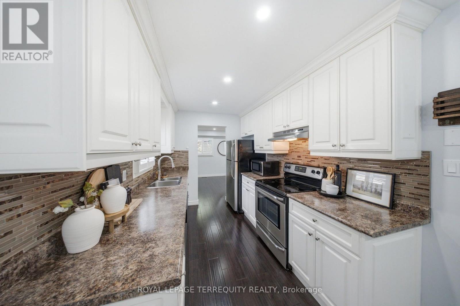 1013 ALBACORE MANOR - Image 10