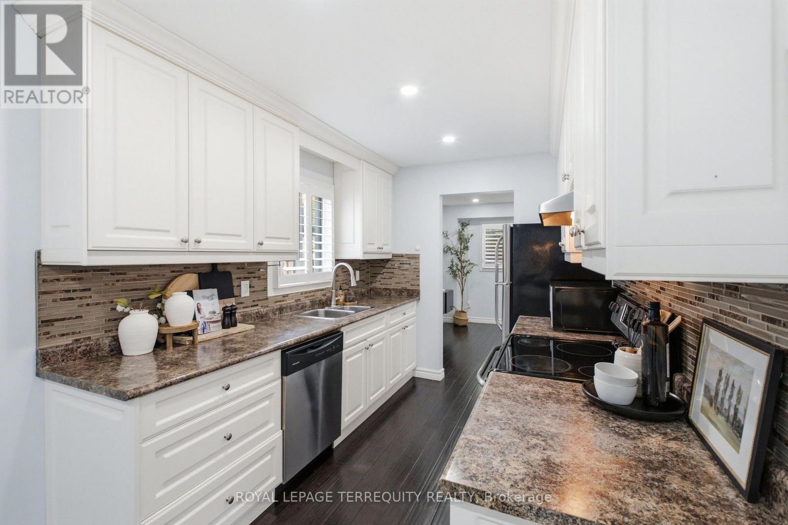 1013 ALBACORE MANOR - Image 11