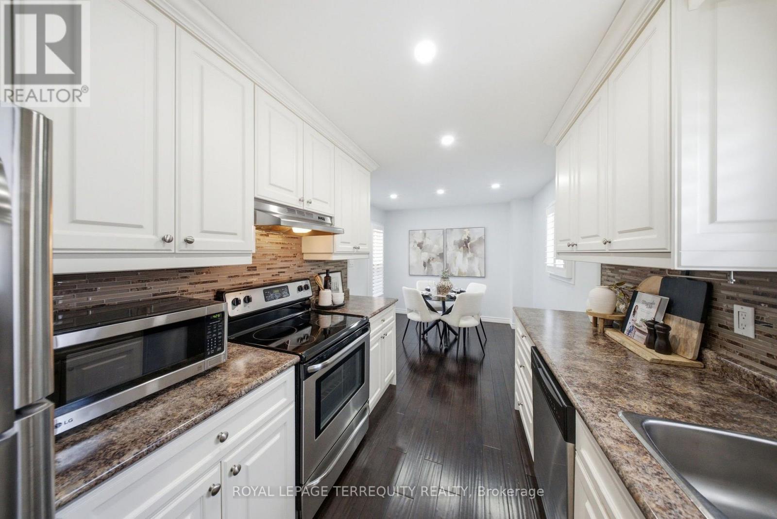 1013 ALBACORE MANOR - Image 13