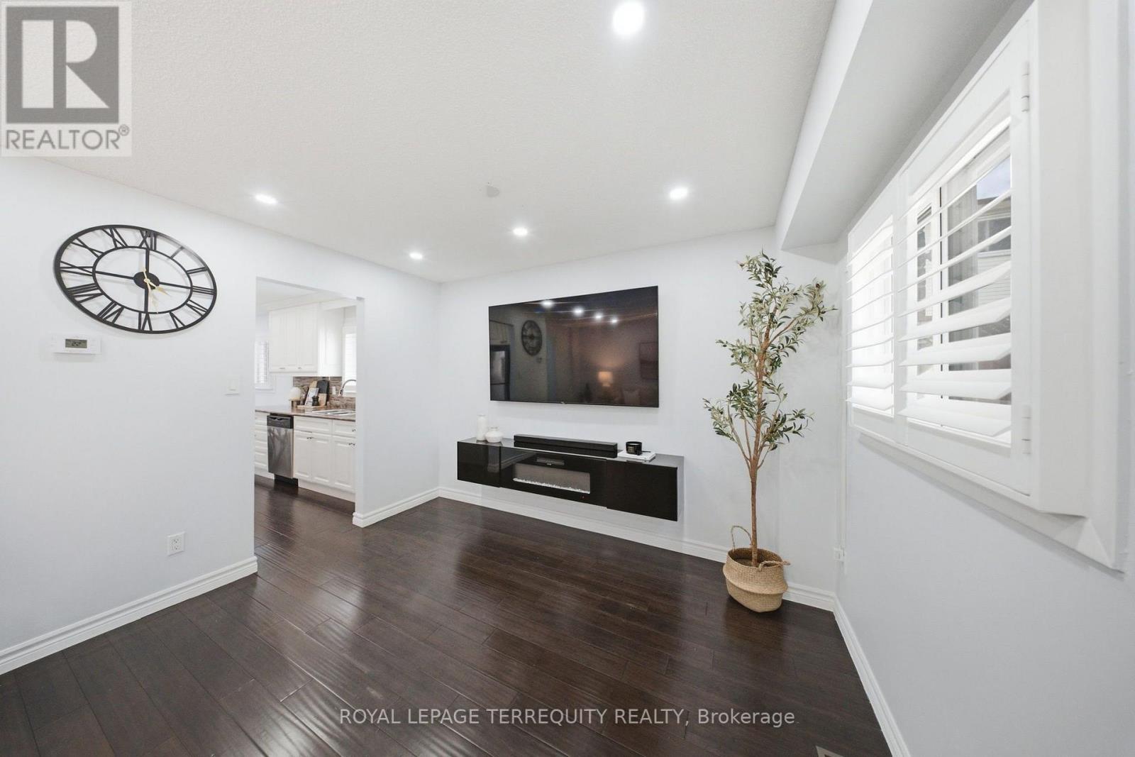 1013 ALBACORE MANOR - Image 15
