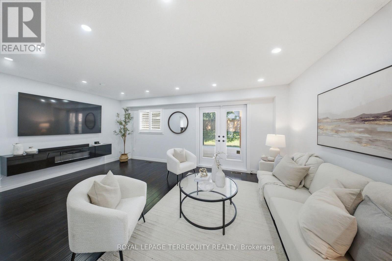 1013 ALBACORE MANOR - Image 16