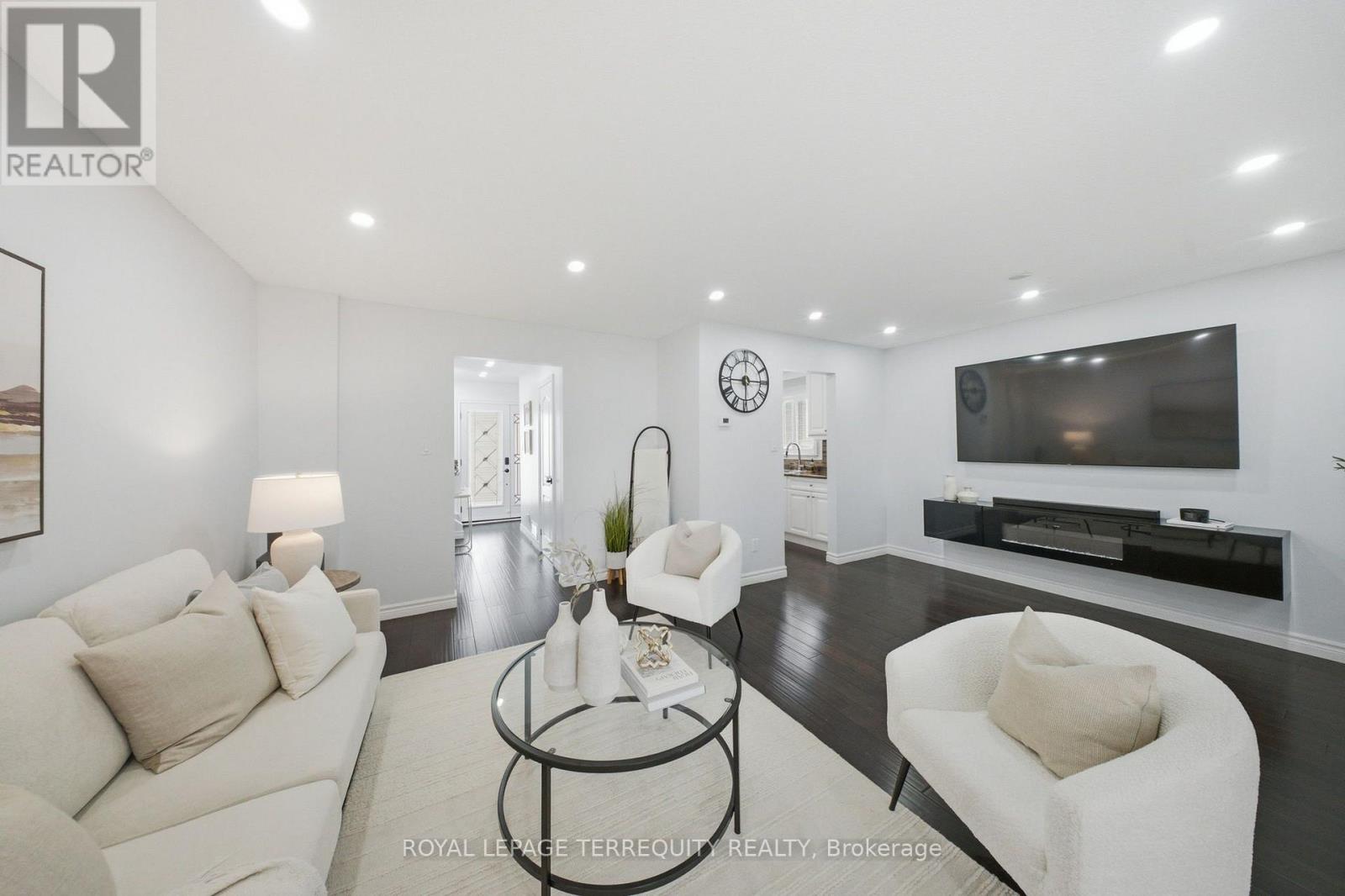 1013 ALBACORE MANOR - Image 18
