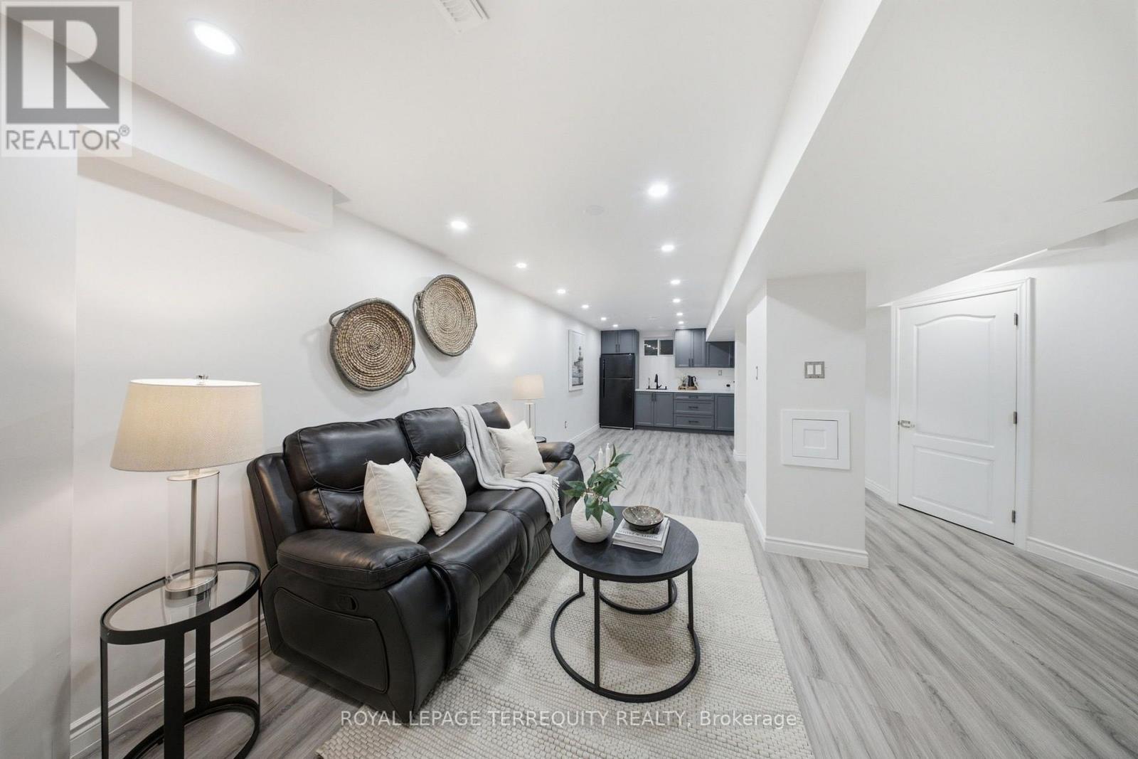 1013 ALBACORE MANOR - Image 31
