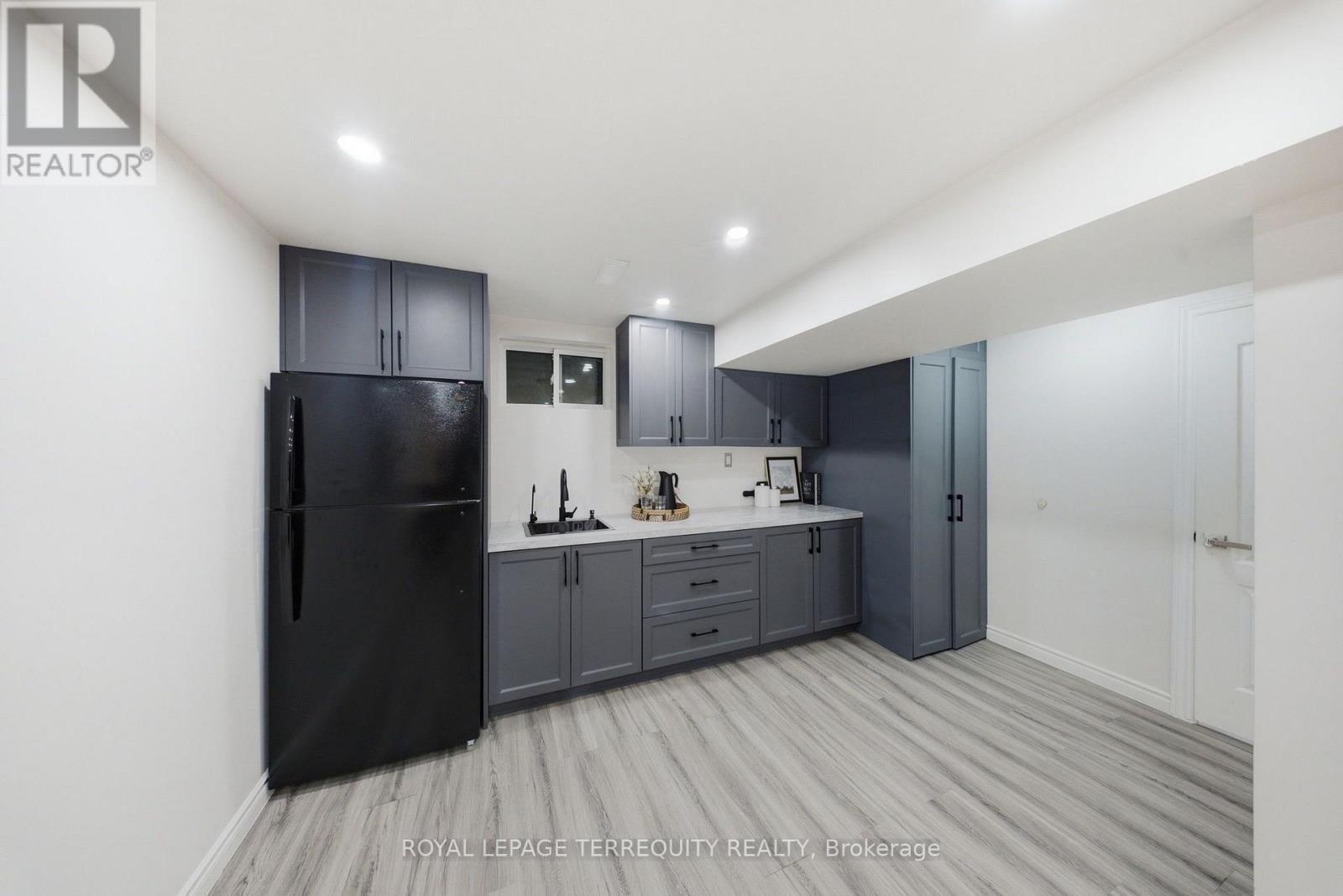 1013 ALBACORE MANOR - Image 32