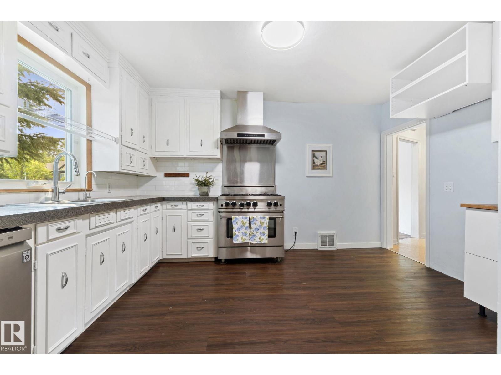 11903 125 ST NW - 10