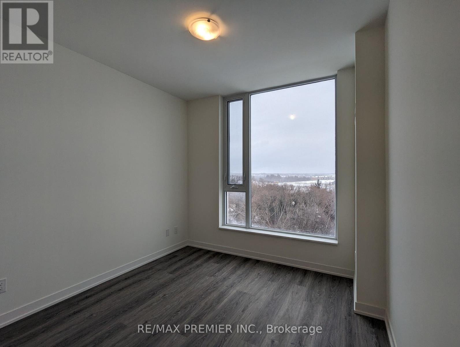 #811 6 DAVID EYER ROAD - 15
